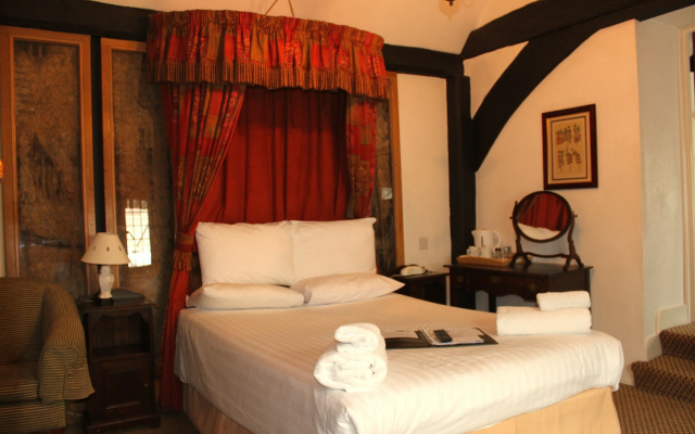 Brook Red Lion Hotel
