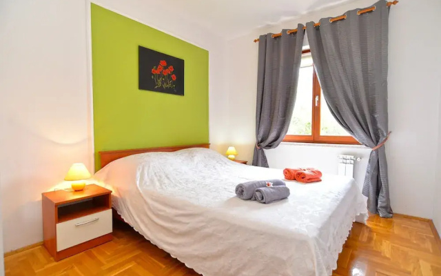 Apartment 739