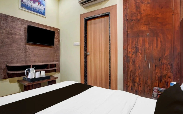 Deluxe Hotel Koshalya Mohan