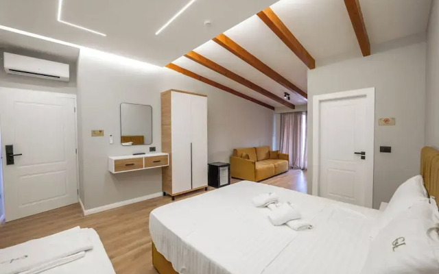 Golemi Lux Hotel