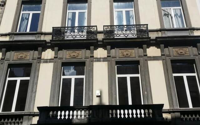 Отель Brussels City Center Apartments Бельгия, Брюссель - 1 отзыв об отеле, цены и фото номеров - забронировать отель Brussels City Center Apartments онлайн вид на фасад