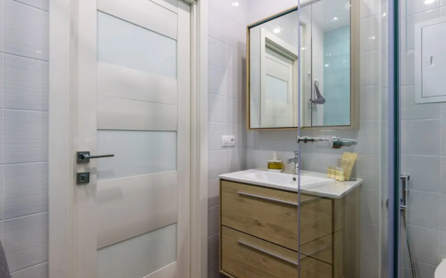 One Bedroom Luxury Apartment-Двухкомнатная квартира у метро Фрунзенская