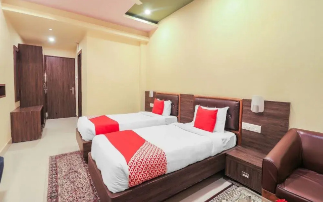 OYO 7583 Hotel Suraj Palace 1