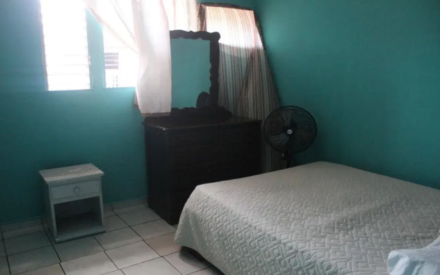 Hostal Guacamayos Rafting Backpacker .