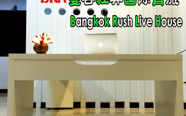 Отель Bangkok rush live house Бангкок вид на фасад