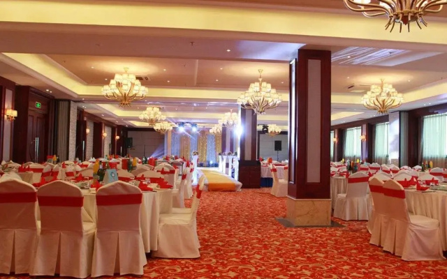 Four Seasons Fashion Hotel (Yongkang South Railway Station Xijinqiao Pedestrian Street)