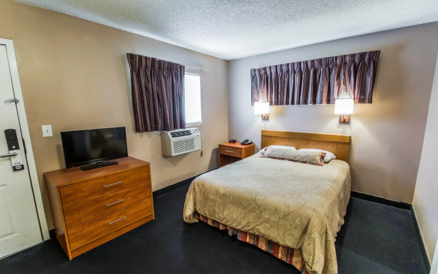 Studio 6 Extended Stay - Jacksonville, FL - South
