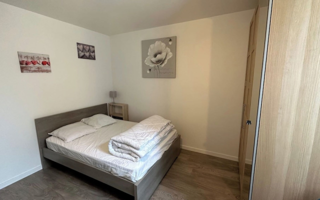 2-bedroom Revamped Flat in Auvergne