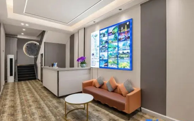 Jinyue Hotel (Guilin Liangjiang Sihu East and West Lane)