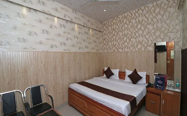 OYO 13234 Hotel Mahak
