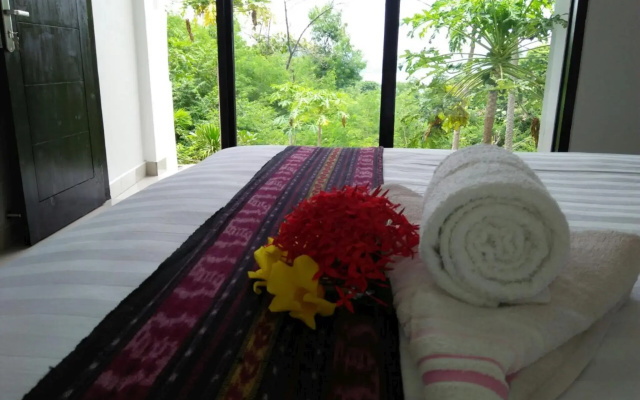 CF Komodo Hotel
