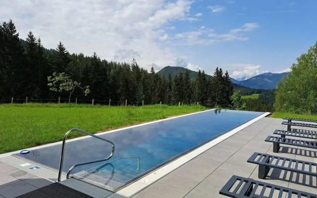 Nice Apartment With Shared Pool