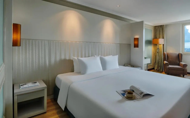 Windsor Plaza Hotel