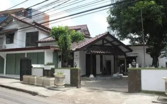 Elvia Guesthouse