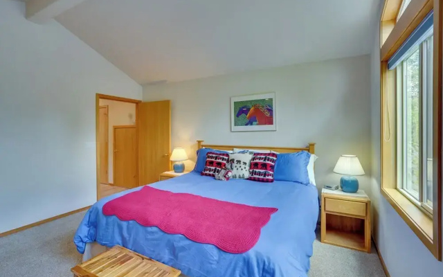 Sunriver Getaway w/ Sharc Waterpark Passes!