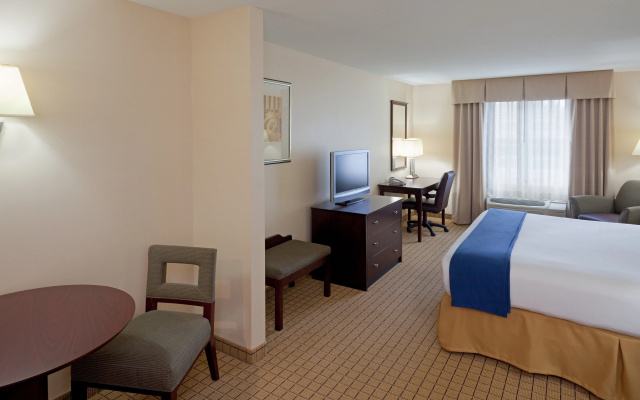 Holiday Inn Express & Suites Rochester by IHG