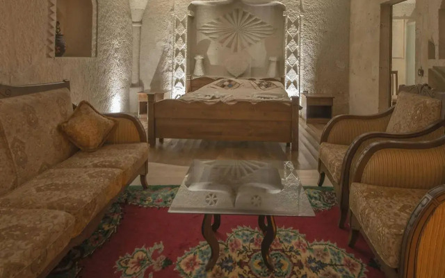 Castle Cave Hotel