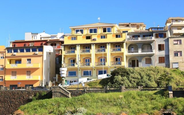 Hotel Nantis Кастельсардо вид на фасад