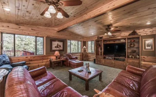 Buffalo Lodge - Seven Bedroom Cabin with Hot Tub