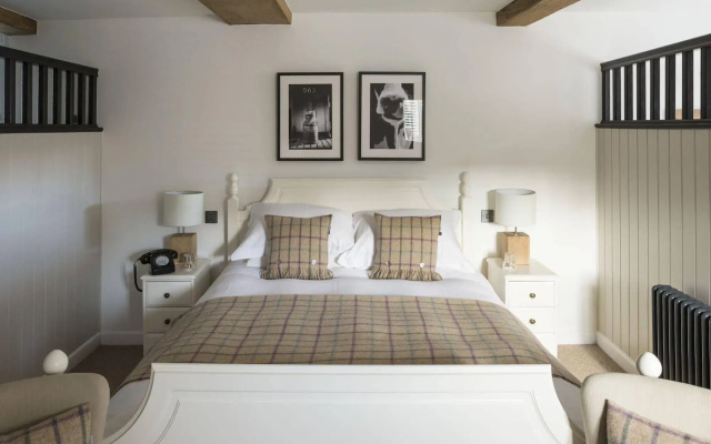Tudor Farmhouse Hotel