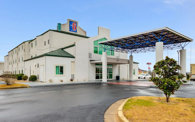 Motel 6 Montgomery, AL - Airport