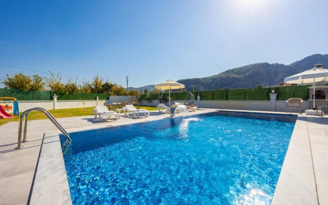Villa Grand Yasar 4 With 4 Bedrooms and 4 Bathrooms