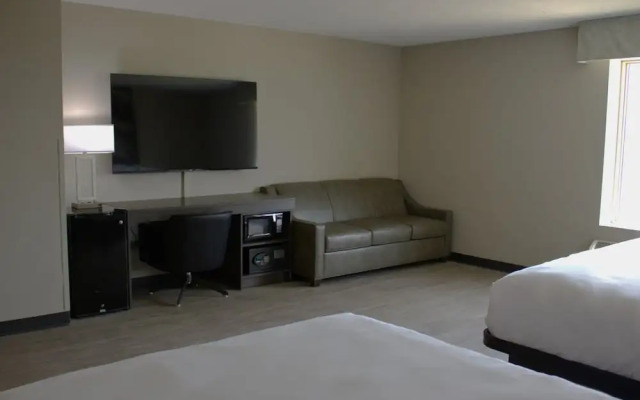 Boarders Inn & Suites