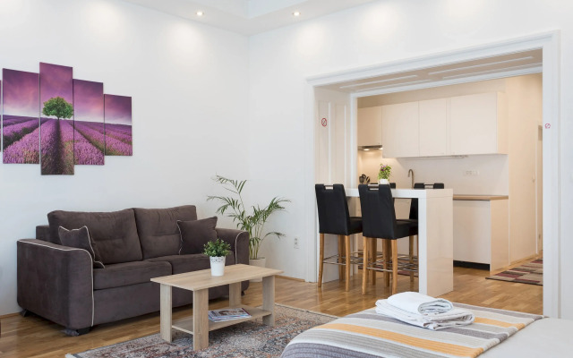 Charming and Bright Studio in Zagreb Center!