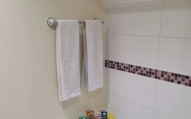1 Bed Flat - Sleeps 4 - Parking - Wifi