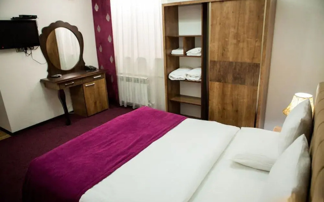 Issam Hotel