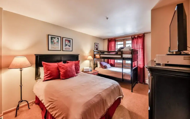 Zephyr Slopeside - 1504 2 Bedroom Condo by RedAwning