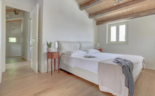 2Basl · Montefreddo - Two Bedroom Split Level