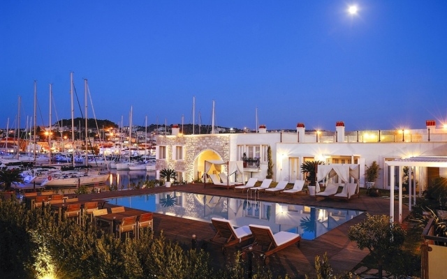 Отель Cesme Marina Konukevi Чешме вид на фасад