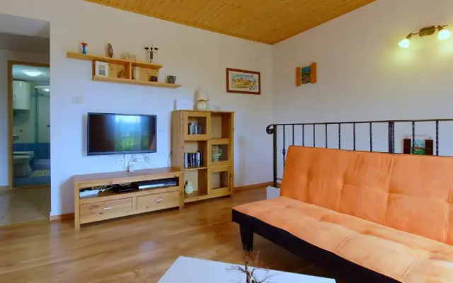 Villa in Bratulici With Pool Near Beach