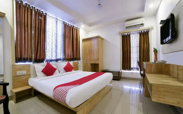 OYO 16894 Aditya Residency