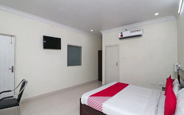 OYO 16551 Royal Aayoyjanam Hotel