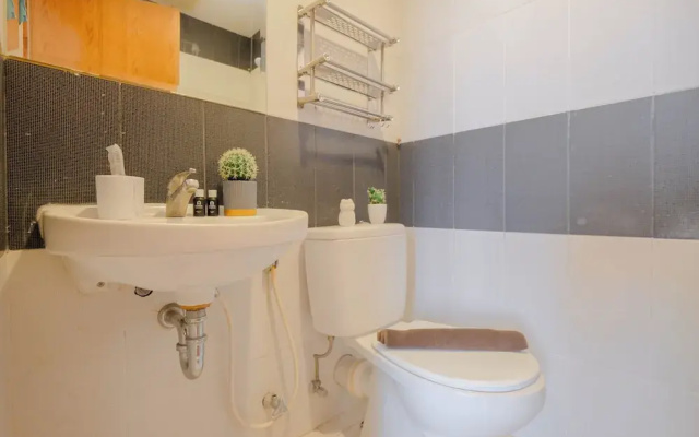2Br Apartment Connected To Mall At Cinere Bellevue Suites
