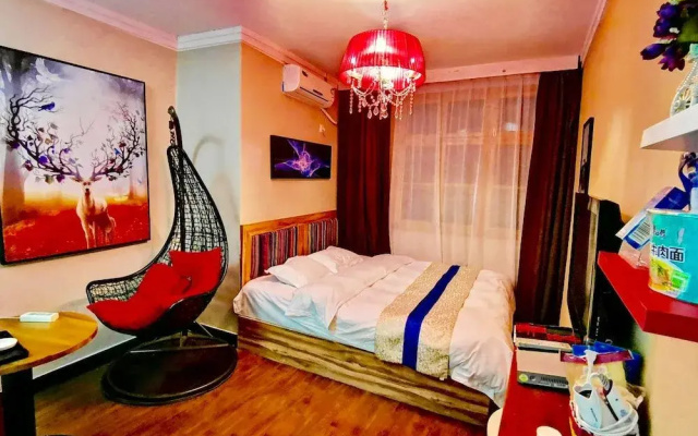 Fenghuang Little Bear Family Guest House