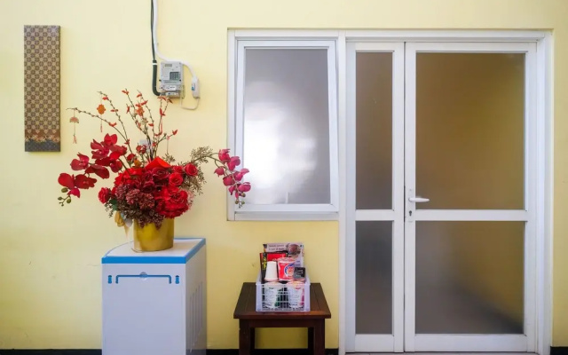 RedDoorz Near Exit Tol Krapyak Semarang 3