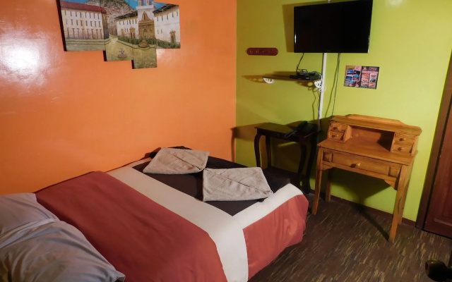 Friends Hotel & Rooftop - Historic Center & Museums