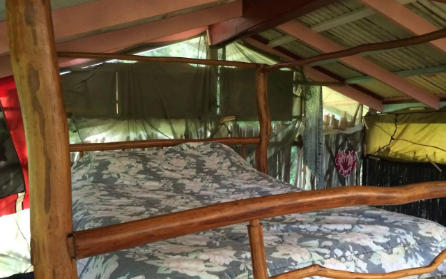 Hedonisia Hawaii Eco-Hostel Community