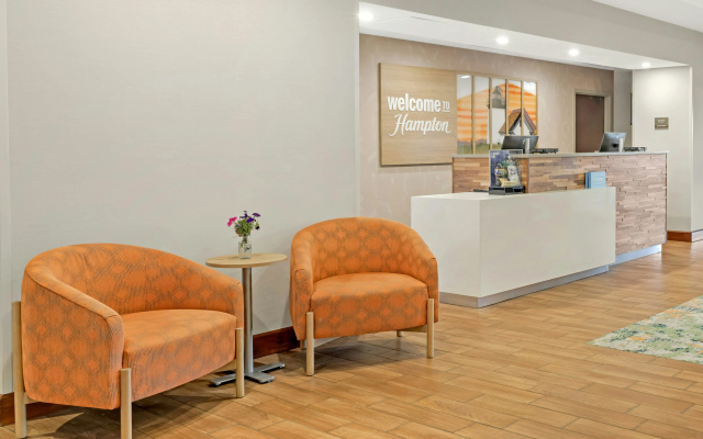 Hampton Inn & Suites Plymouth
