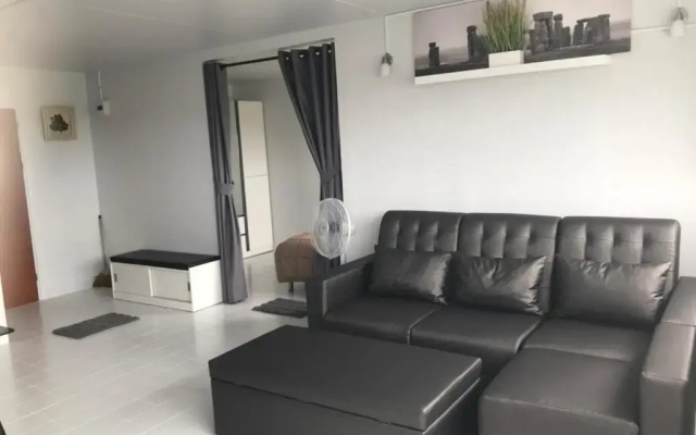 T11 Popula Condo by Prathomlerk