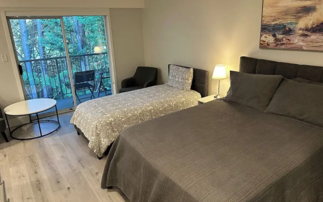 Gibsons Landing Inn