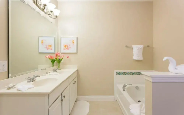 5144 Oakbourne Avenue 5 Bedroom Home by Redawning