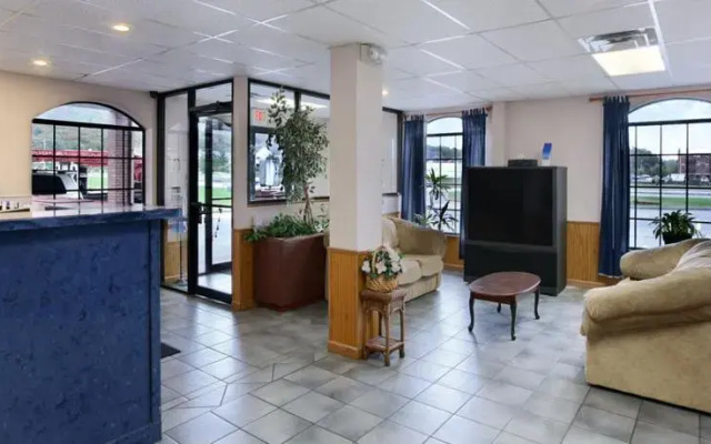 Travelodge Inn and Suites Fayetteville