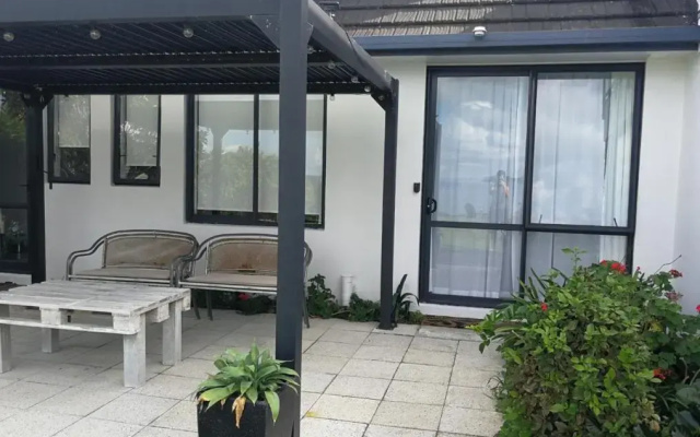 Kakariki Rooms, Kotare House