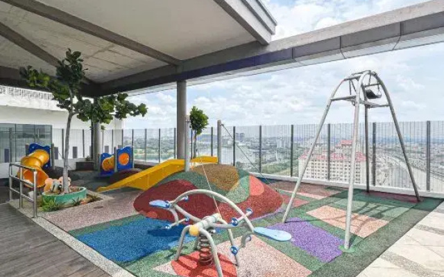 Relax in a Modern Studio w City View + Pool Access