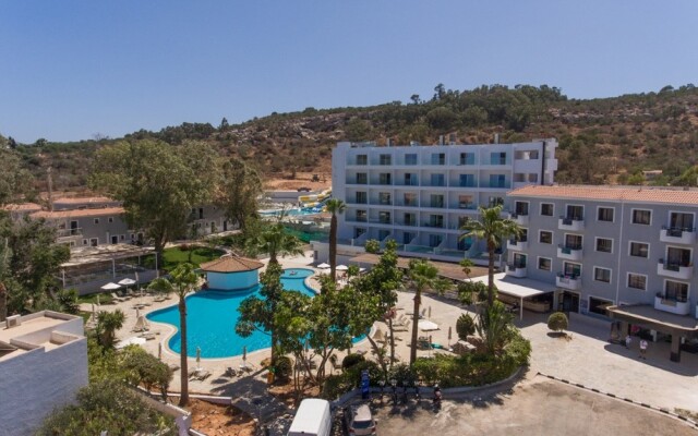 Отель Narcissos Waterpark Resort вид на фасад