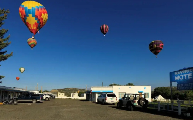 Maverick Motel and Glamp Ground